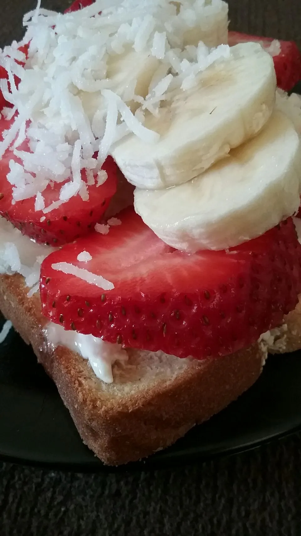 Snapdishの料理写真:oat bread tst w/ butter, crm chz, strawberries, banana, and coconut|Polly Gelfusoさん