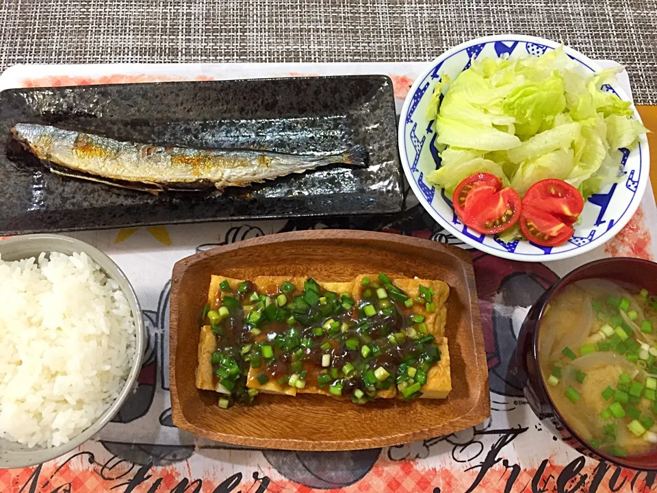 🌸さんま
🌸厚揚げのネギニラあんかけ
🌸サラダ
🌸玉ねぎとえのきの味噌汁|優花さん