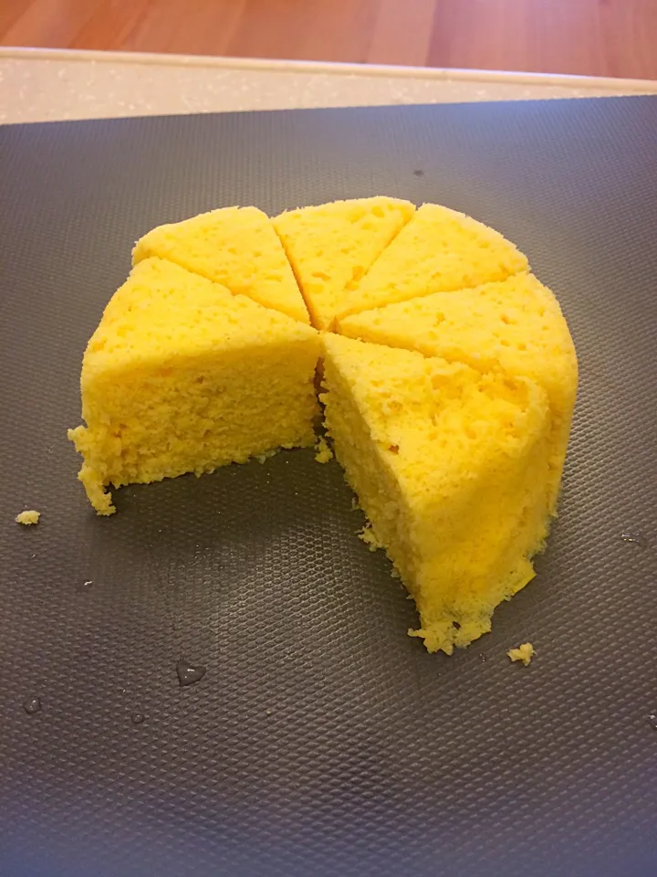 Snapdishの料理写真:レンジでチンのおから蒸しパン|Sanjiさん