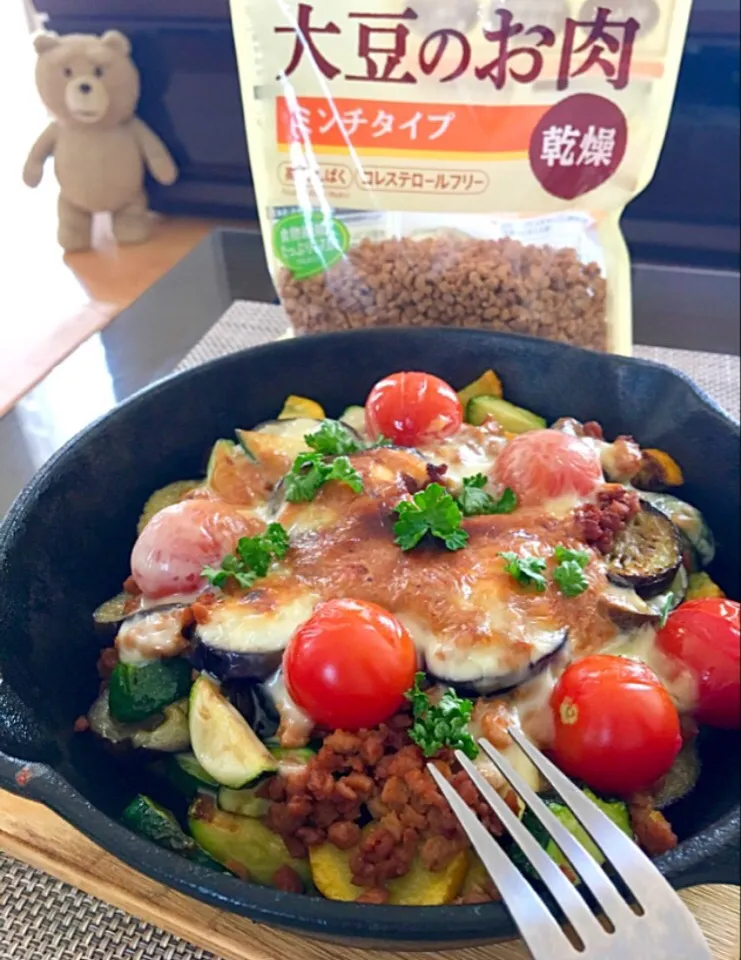 大豆のお肉と夏野菜のチーズ焼き😋✨|ゆかりさん