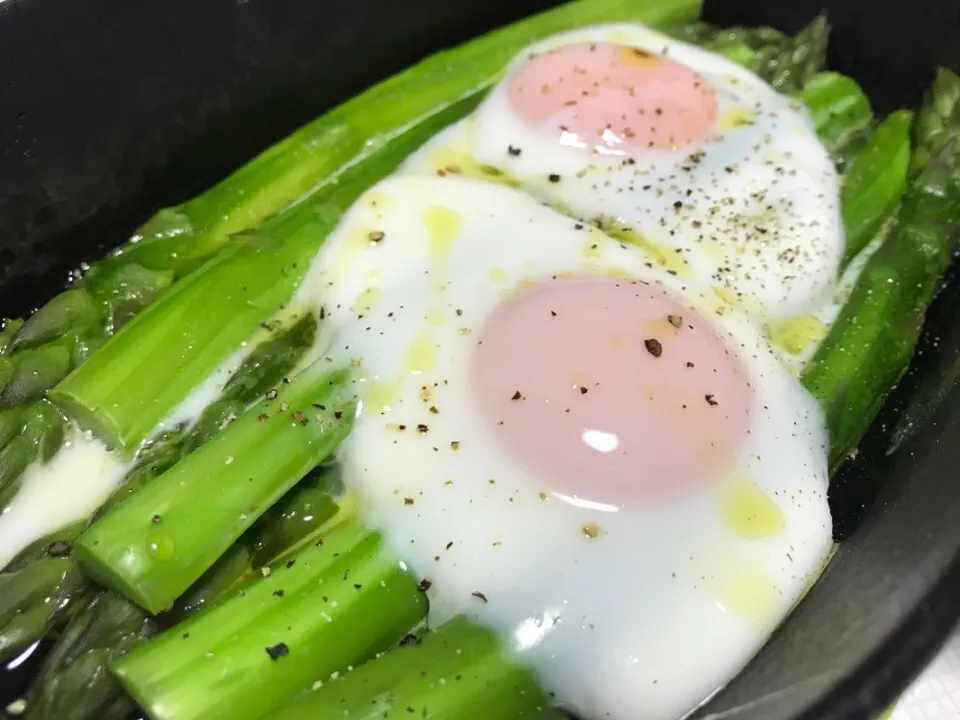 秋田県産アスパラを岩手県水沢市産の南部鉄器で茹でて、焼いて、蒸して！焼いて！オリーブオイルは貴重！|お家でbar!さん