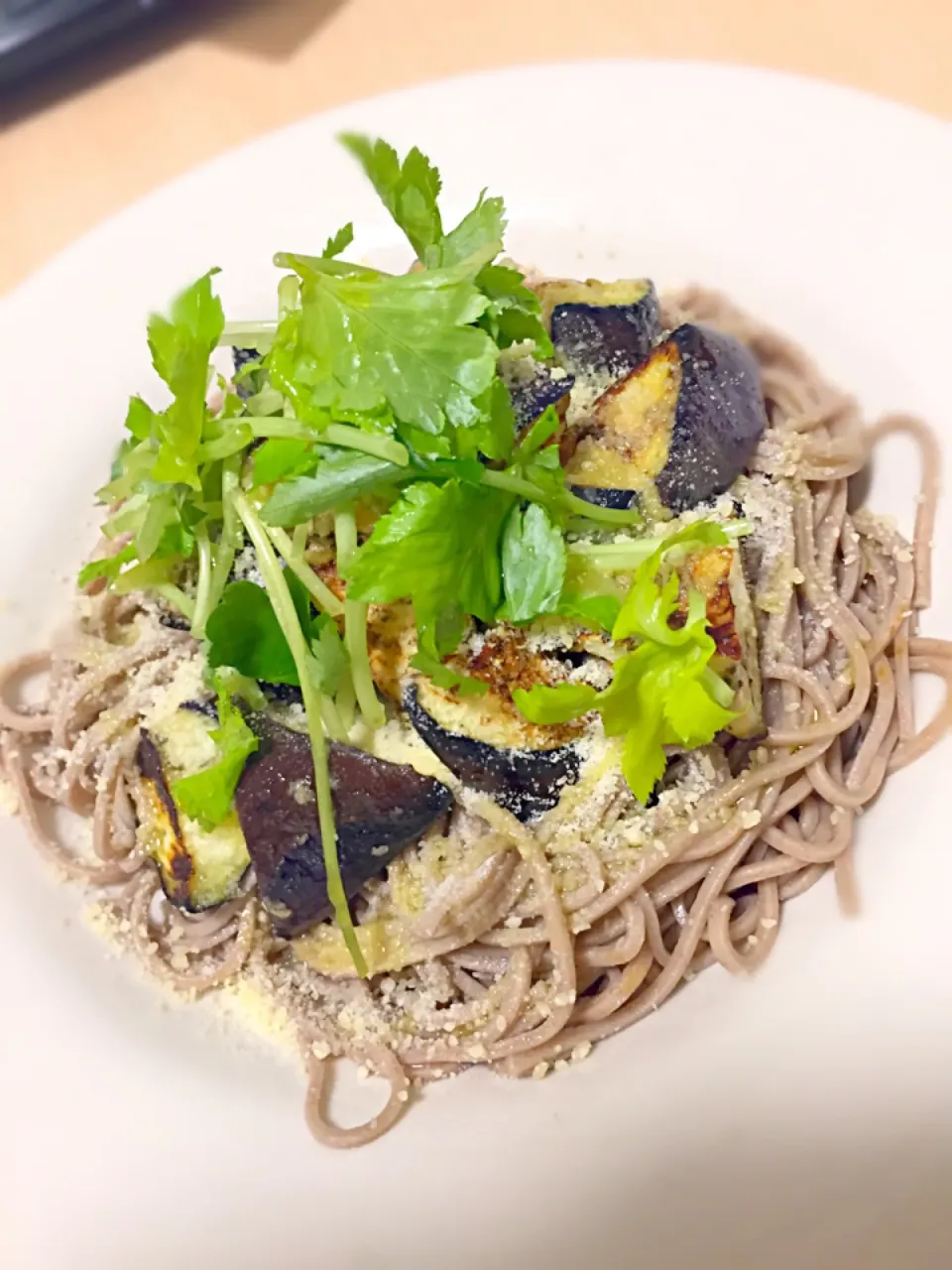 茄子と三つ葉のパルメザン蕎麦|あぼちさん