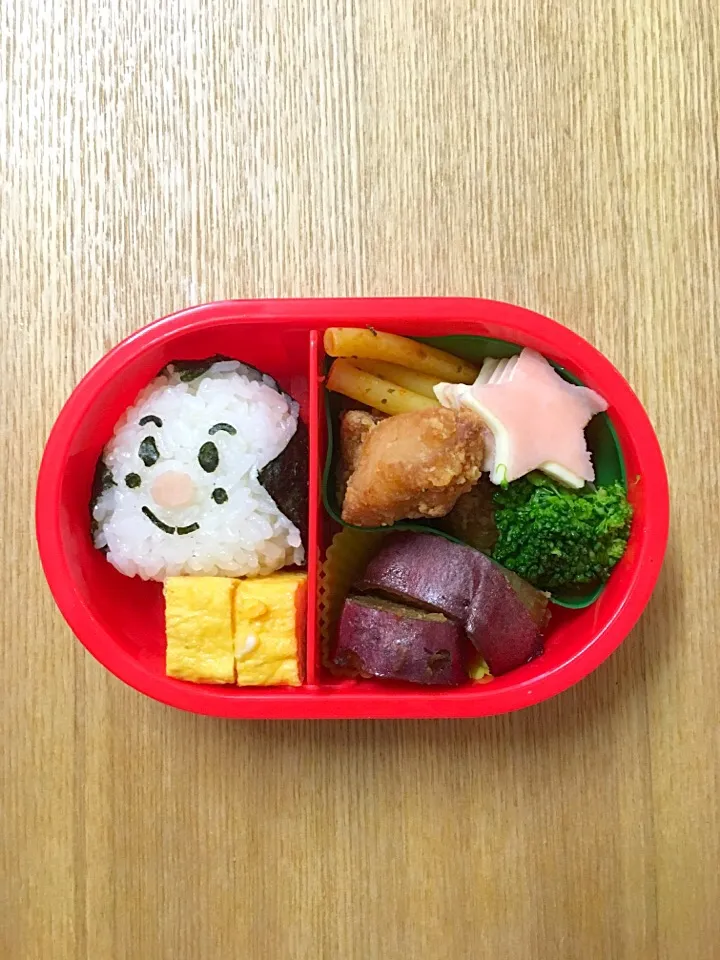 Snapdishの料理写真:#ムスメご飯 #ムスメ弁当 

唐揚げ、マカロニ、ハムチーズ、さつまいもの甘煮、ブロッコリー、おにぎり|mossan＠OSAKAさん