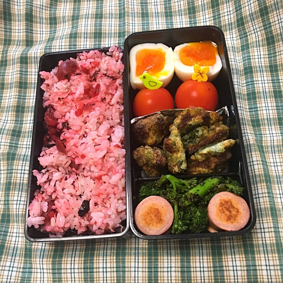 6/1
ゆでたまご🥚
トマト🍅
ちくわの磯辺揚げ
ブロッコリーの胡麻和え
おさかな🐟ソーセージ|aichanさん