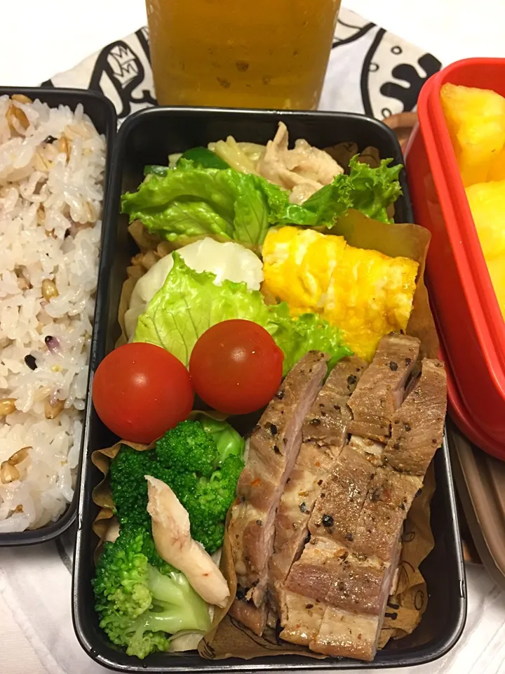 Snapdishの料理写真:女子高校生用 蒸し豚弁当|riorieさん