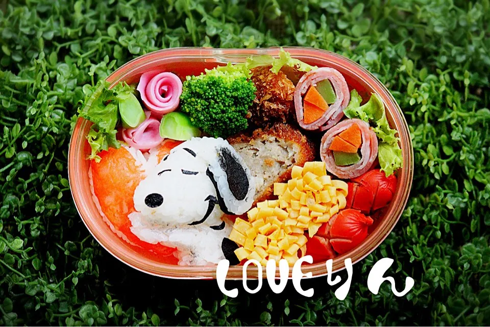 Snapdishの料理写真:大きなハートをむぎゅ〜っと
スヌーピーのお弁当|LOVEりんさん