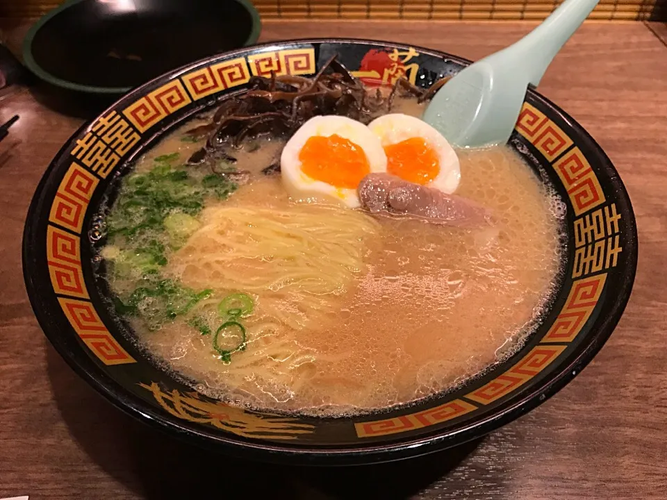 日本で初の一蘭ラーメン
😢HKのがだんぜん美味しい…|女神さん