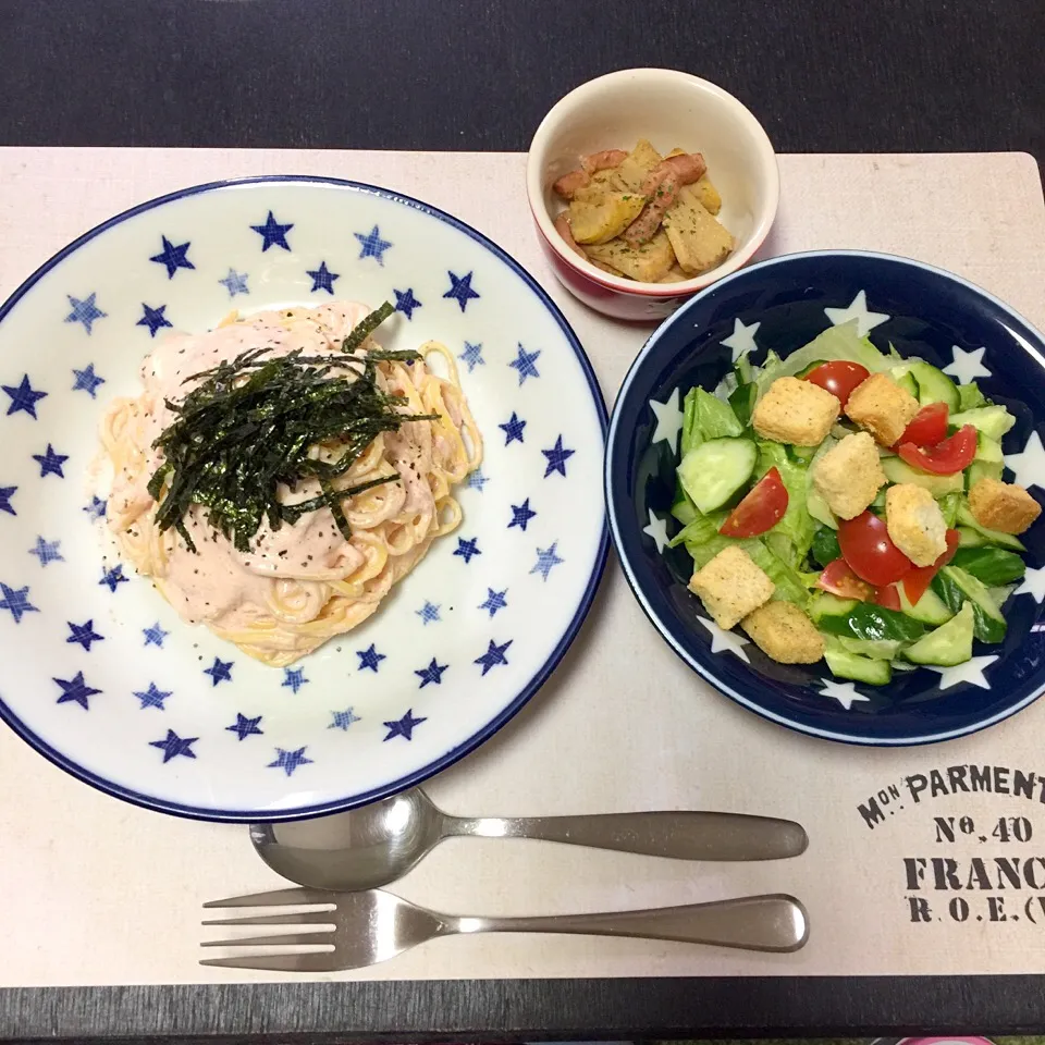 遠距離中の彼の家でランチ😋💕
明太クリームパスタ🍝サラダ🥗竹の子とベーコンのバターソテー|みいみいさん