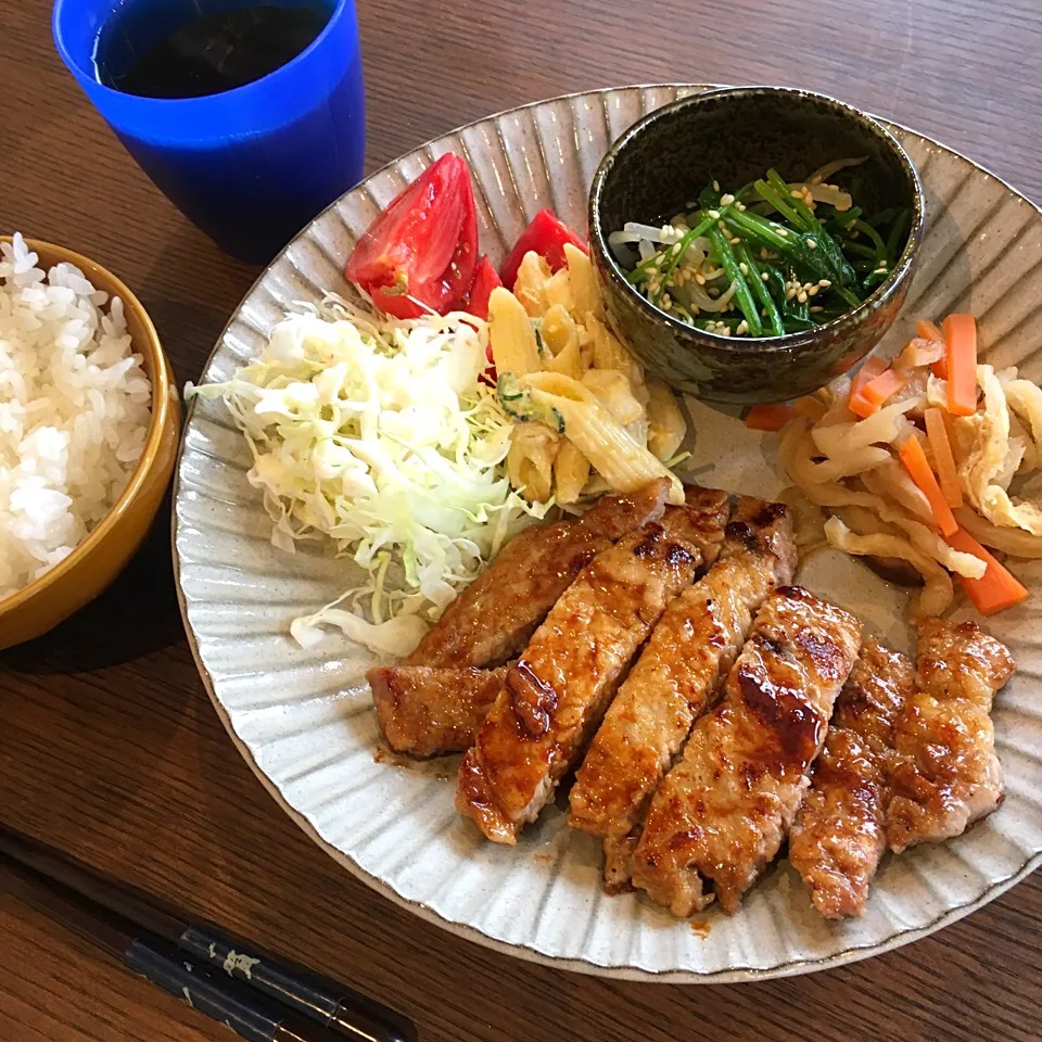 Snapdishの料理写真:#トンテキ#マカロニサラダ#切干し大根#ほうれん草のおひたし|natsu727さん