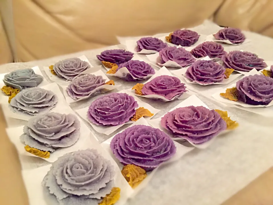 Bean paste flowers piping practice
#Bean #flower #cookies #piping|Fat Bunny Kingさん