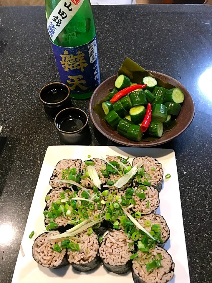 昼麺が残って作った
蕎麦ののり巻き|シュトママさん