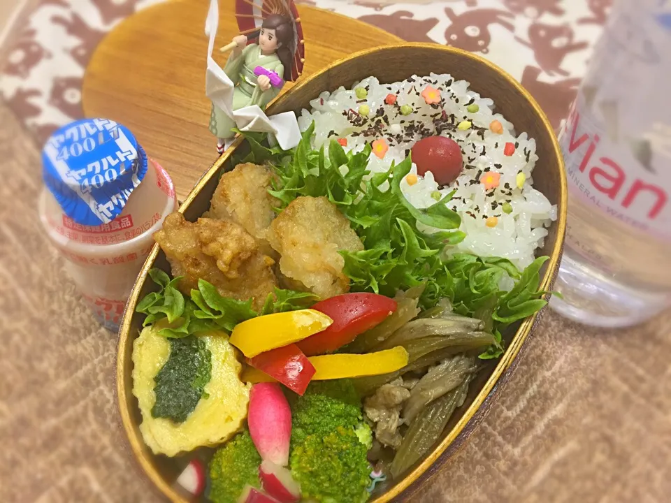 イナダの唐揚げ&ほうれん草巻き玉子&舞茸・フキと豚肉の炒め煮&フレンチブロッコリー&パプリカ&ラディッシュのダーリンお弁当♪

#弁当 #フチ子 #冷蔵庫壊れた…○|￣|＿|桃実さん