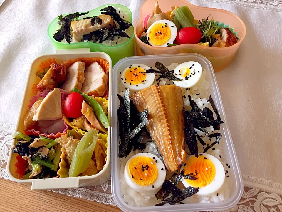 Snapdishの料理写真:縞ほっけ、アスパラ巻きなど。
息子と私のお弁当🍱|もなかさん