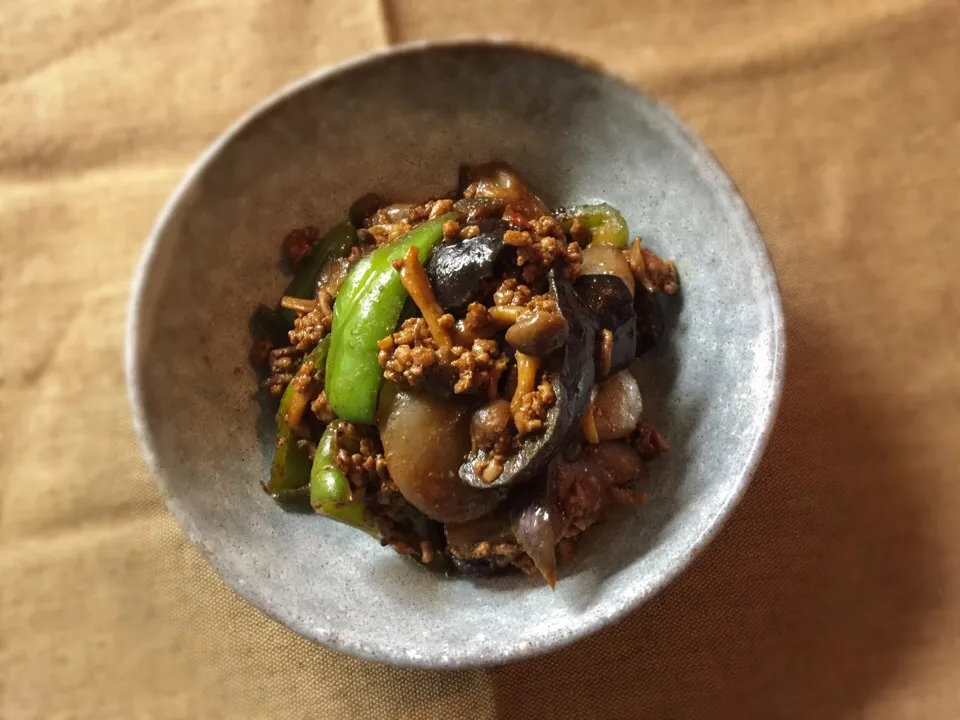 茄子🍆とピーマンとしめじやこんにゃくと、挽肉の味噌炒め|ぷっくりんこ💙さん