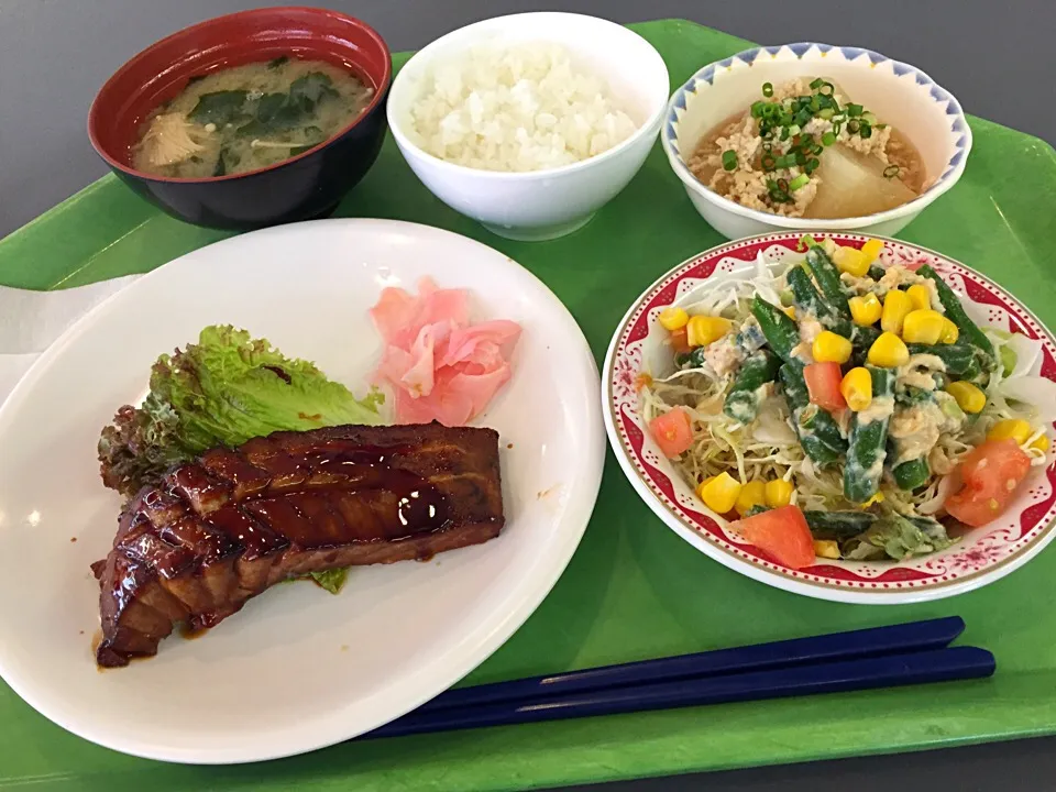 まぐろハラモの照焼、大根のそぼろ煮、チキンとインゲンの胡麻サラダ|Tadahiko Watanabeさん