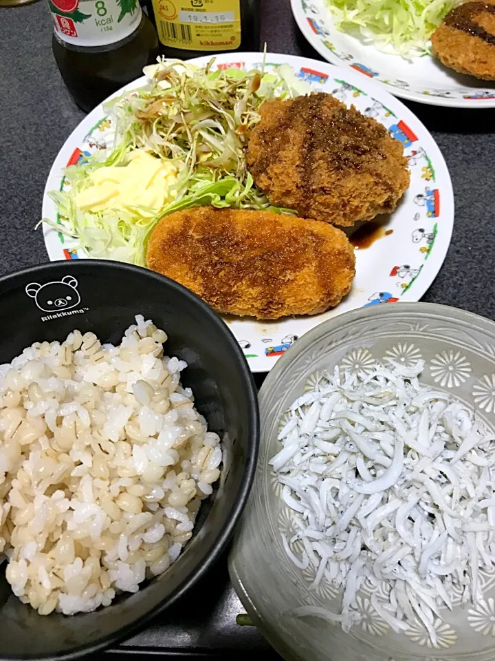 もち麦飯、しらす、キャベツ、クリームコロッケ、メンチ、|ms903さん