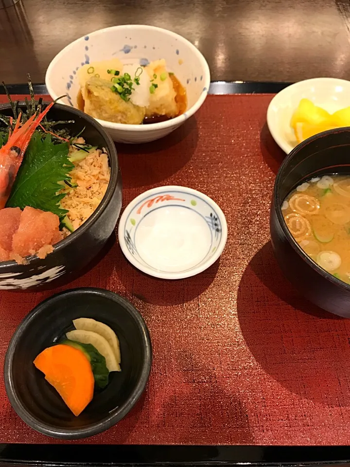 海の幸ちらし寿司/揚げ出し豆腐/味噌汁|山内博之さん