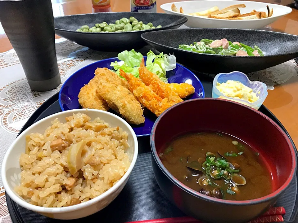 Snapdishの料理写真:筍の炊き込みご飯と、白身魚とエビフライ定食❤️|makoさん