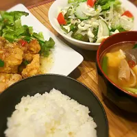 Snapdishの料理写真:鶏竜田揚げﾚﾓﾝあんかけ～
&ﾓﾂ煮～
の晩ごはん✨

そいえば白飯🍚ﾁｮｰ久々ｰ笑
ﾓﾁﾛﾝ納豆で食ｯｯ(。-∀-)ﾆﾋ❤