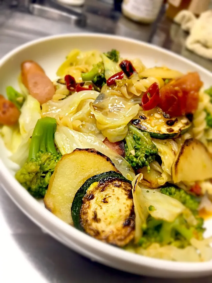 大好きな野菜たちを鷹の爪でホットにいただく夏プレート🌞🔥|NANAさん