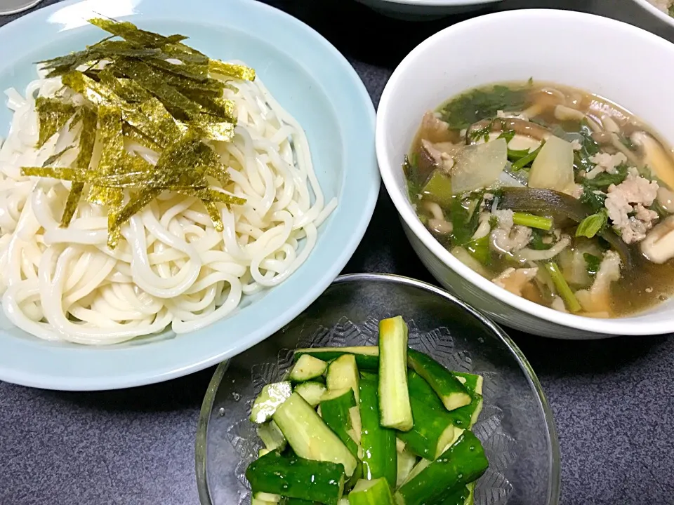 春菊たっぷり大根肉キノコつけ汁うどん、生姜青じそドレッシングきゅうり|ms903さん