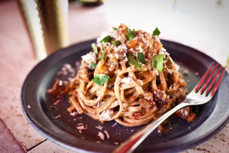 一食で一食分の栄養素がとれる
BASE PASTA
体調が悪く食欲がない時期にもよさそうです

新作ソースの開発中

シンプルにボロネーゼで

ペペロッソホームページ
http://www.peperosso.co.jp/|今井 和正さん