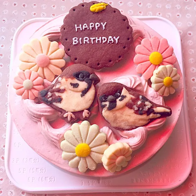 Snapdishの料理写真:すずめさん#バースデーケーキ #お誕生日ケーキ #デコレーションケーキ #ケーキ #クッキー #国産小麦粉使用 #アレルギー対応ケーキ #乳製品不使用|サント*シャペルさん