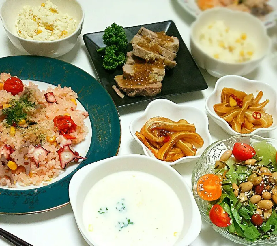 Dinner 🍴⭐Octopus Mixed Rice ⭐Corn Soup ⭐Salad  ⭐Pig ears ⭐Steamed pork with sour sauce  洋風たこめし このはさんのミミガーボリボリ おから  #うちごはん #おうちごはん|まめさん