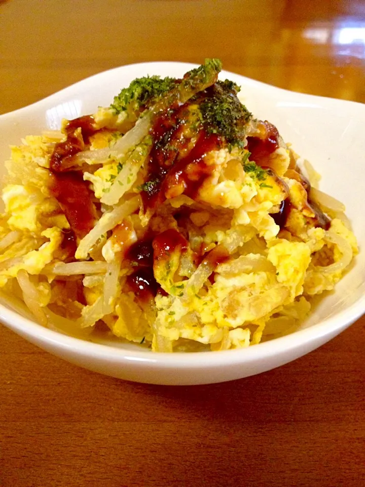 お好み焼き風〜もやしと玉子の炒め物✨カープソースでね。|まいりさん