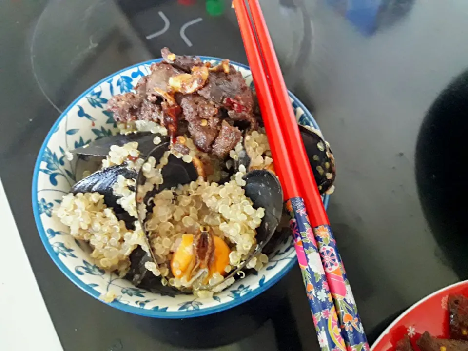 Quinoa with Mussel & Chicken Liver fried chilli and Garlic 😊😊😊😊|Heartさん