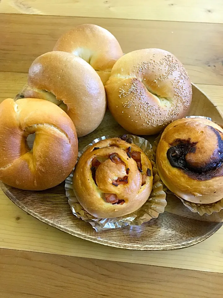 トマトとチーズのベーグル
プレーンベーグル
あんこベーグル
チョコくるみパン
ベーコンチーズパン|ひななぎさん