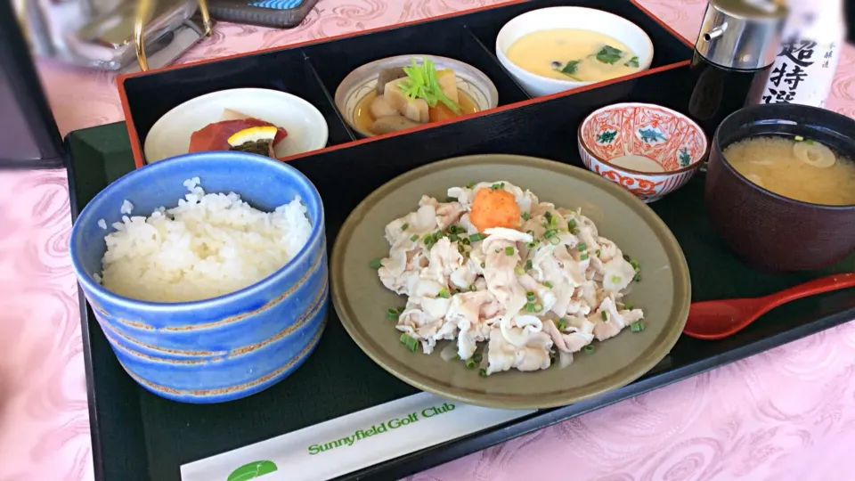 ゴルフ場飯⛳️😋「豚の冷しゃぶ定食」|アライさんさん