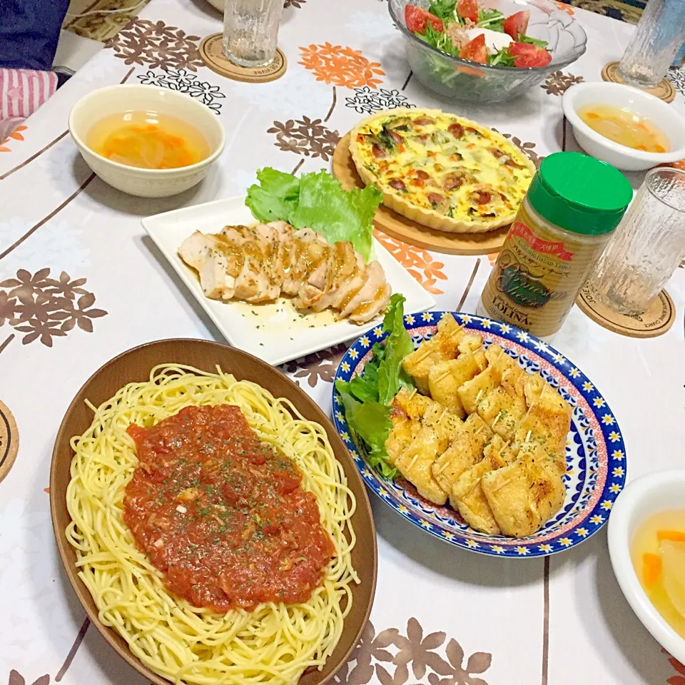 Snapdishの料理写真:ツナトマトパスタ、野菜とウィンナーのキッシュ、キユーピービネガーがけ鶏胸肉のソテー、生ハムチーズはさみ小揚、水菜とシーチキンのサラダ、野菜たっぷりコンソメスープ|奏 kanadeさん