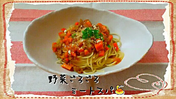 野菜ごろごろミートスパ🍝
冷蔵庫で、目についたもん、ぶちこんだよー😆|ひとみんΨ(*´∀｀)Ψさん