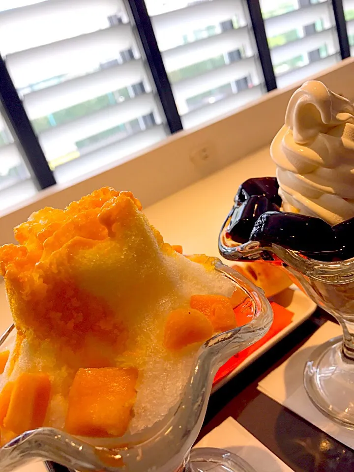 Snapdishの料理写真:マンゴーかき氷🍧  コーヒーゼリーパフェ🍨|ch＊K*∀o(^^*)♪さん