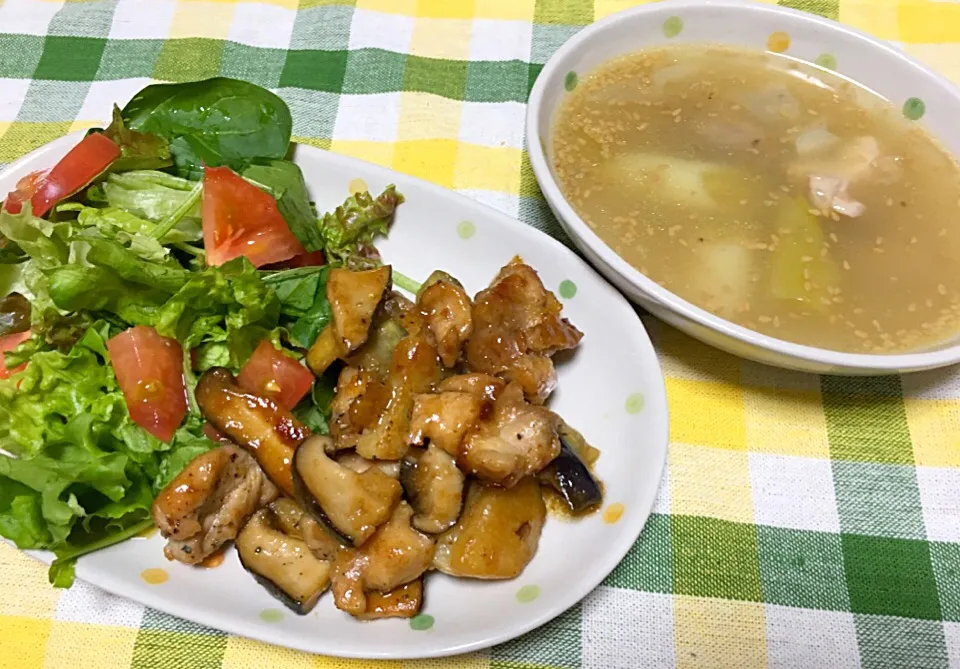 鶏モモ肉と椎茸 ナス・長芋の ガーリックバター醤油甘辛炒め 🥗サラダを添えて 参鶏湯すーぷ|eiyadeさん