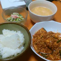 Snapdishの料理写真:ご飯
麻婆豆腐
カニカマサラダ
卵スープ|ざきさん