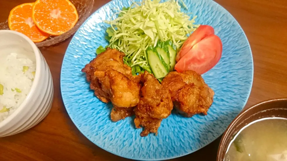 枝豆ご飯、唐揚げ、付け合わせ野菜、大根豆腐お味噌汁、みかん|アンジェさん