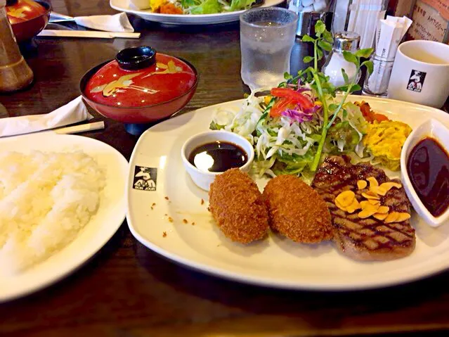 Snapdishの料理写真:おすすめ（ランプ肉のステーキとコロッケ）|原田さん