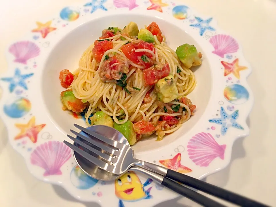 ツナとアボカドとトマト🥑🍅の冷製パスタ カッペリーニ🍝|K N 3さん