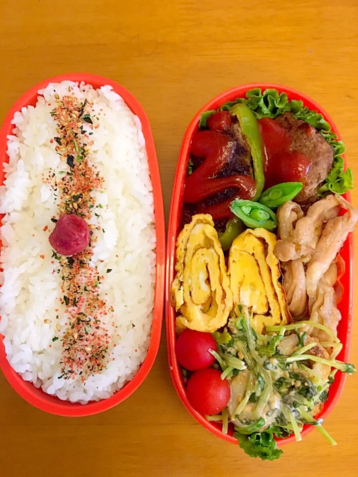 自分用のお弁当🍱
＊ピーマンの肉詰め
＊セセリの塩焼き
＊竹輪と豆苗のゴママヨ和え
＊卵焼き
＊スナップエンドウ
＊プチトマト|ryo.ythさん