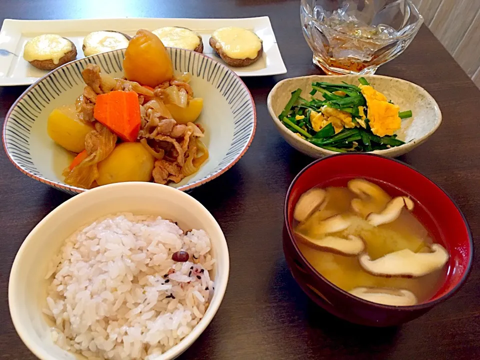 Snapdishの料理写真:肉じゃが   椎茸のチーズ焼き   ところてん   ニラ玉   味噌汁|NAKATAさん