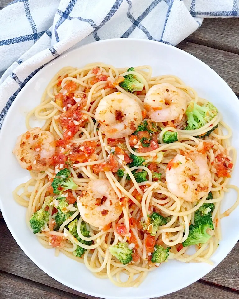 Spaghetti with prawns, tomatoes and broccoli|12Dragonさん