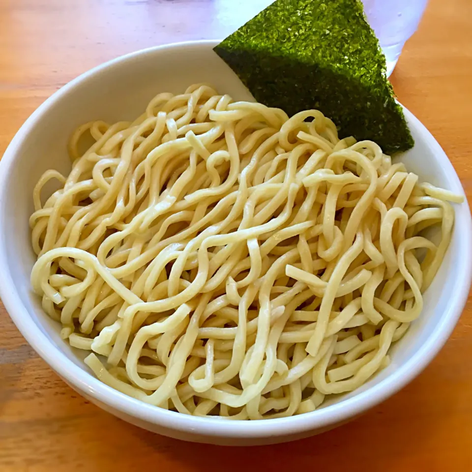 煮干そばとみ田、つけ麺の麺。
この麺を煮干とチャーシューのペースト状つけ汁で喰らう🐟🐽🍜|ラー山さん