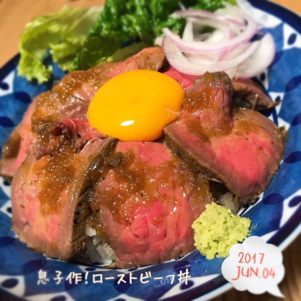 Snapdishの料理写真:今日の晩ご飯🍚☪︎⋆｡˚✩息子作！ローストビーフ丼(^〜^)❤️|ばろんさん