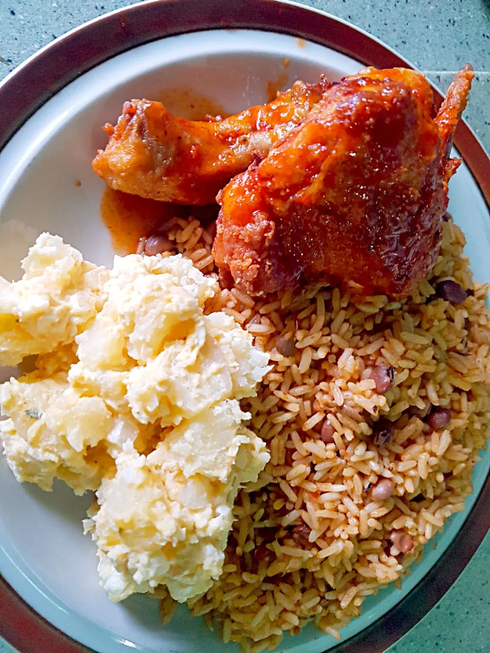 Deep Fried Chicken with Peas n Rice and Potato Salad.|Juan Simmsさん