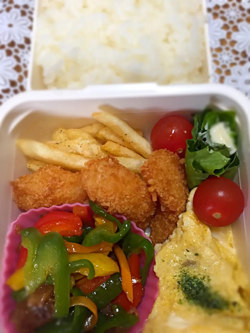 Snapdishの料理写真:6月5日 チンジャオロース･エビフライ弁当🍱😋🥚ヾ ^_^♪|かよっぺさん