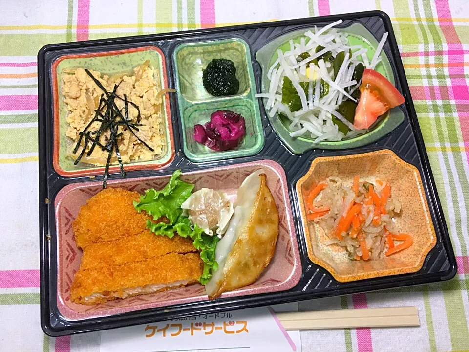 Snapdishの料理写真:豚カツ 日替わり弁当 豊川市宅配|Naokazu Kuritaさん