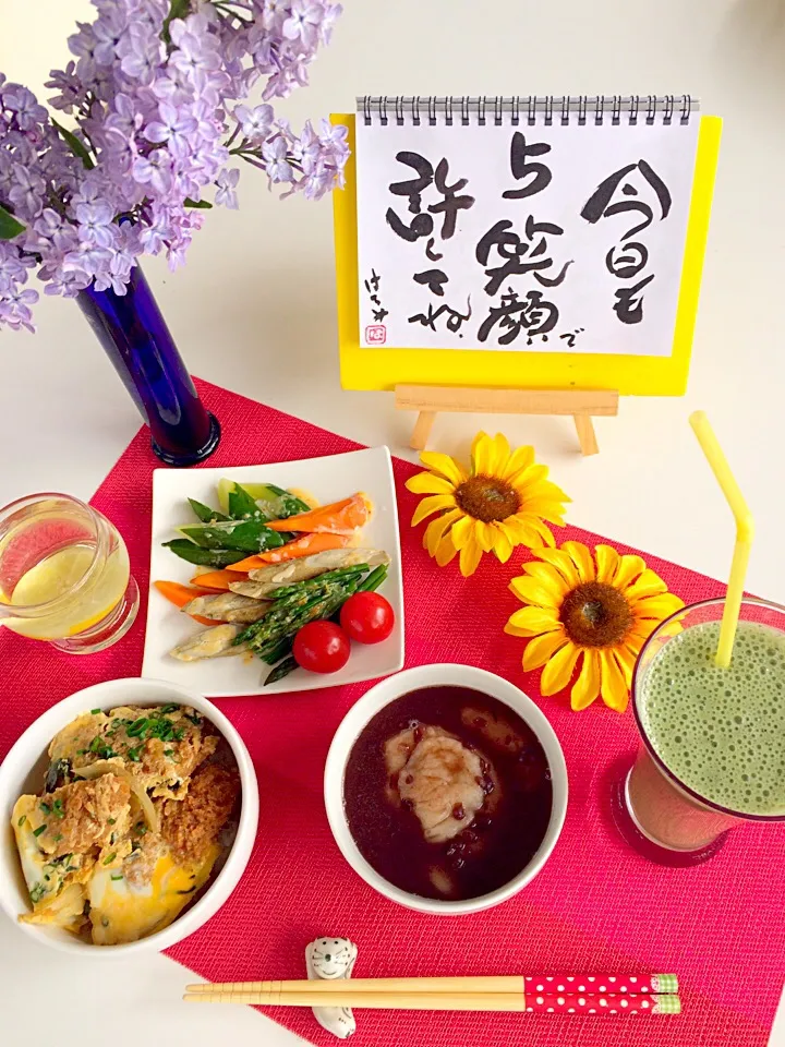 Snapdishの料理写真:朝ごはんは勝負飯( ◠‿◠ )
カツ丼&お汁粉&気まぐれサラダ🥗
いつものレモン水🍋
いつもの甘酒スムージー旨旨〜🤗|はみちゃんさん