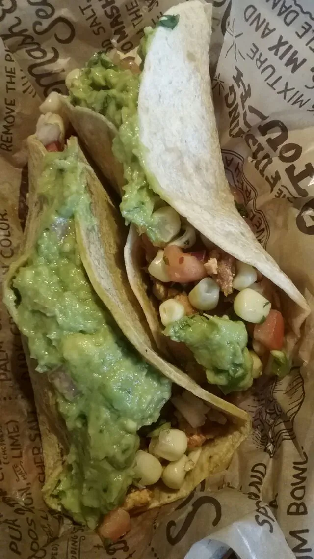 very messy, uber delicious taco's for lunch today.|Polly Gelfusoさん